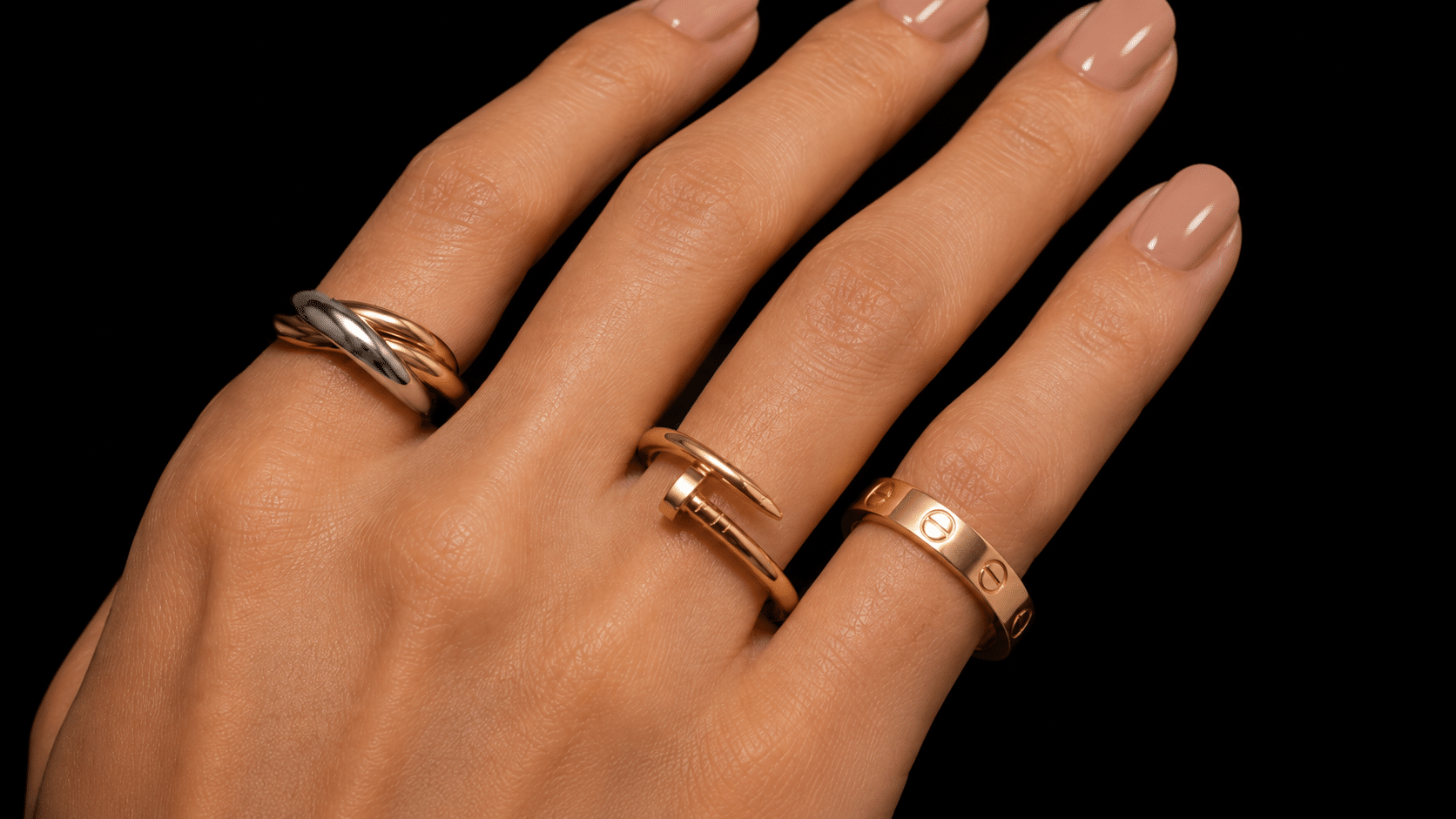 Ist ein Cartier Ring eine Wertanlage – Cartier Trinity, Juste un Clou und Love Ring am Finger getragen