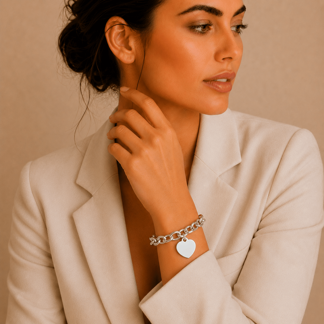 Tiffany Armband aus Sterlingsilber, Gliederkette mit großem Herzanhänger am Handgelenk
